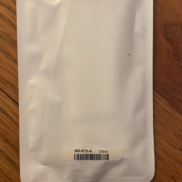 Apple White Remote Control, cables and plugs - Picture 3 of 11